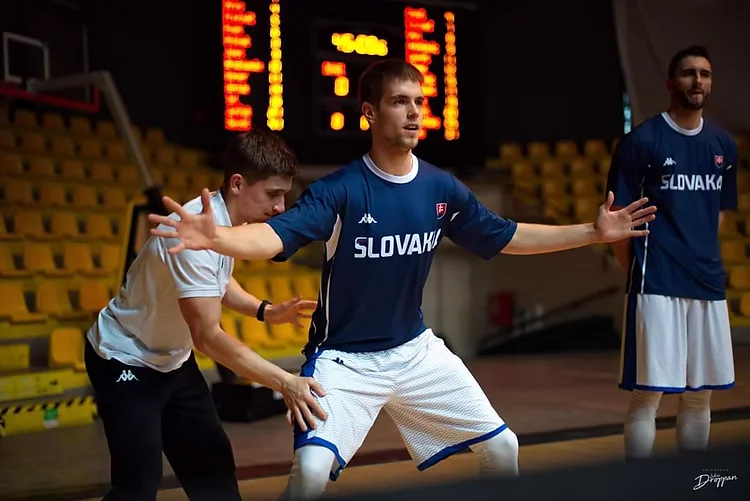 Jakub Chudý s tímom slovenskej basketbalovej reprezentácie